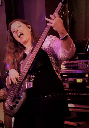 Liz Greve - Bass