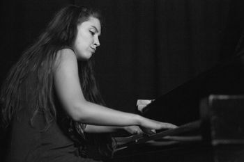 Lara Driscoll (piano), Evan Shay (photo)
