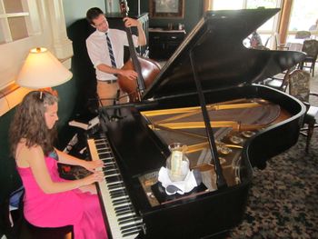Lara Driscoll (piano), Sean Jacobi (bass), Patrick Driscoll (photo), Mission Point Resort Chianti Restaurant, Mackinac Island
