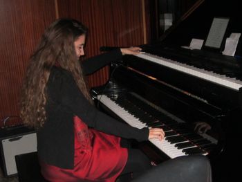 Lara Driscoll (piano)
