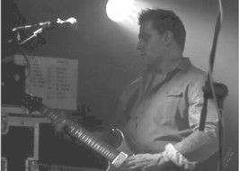 Lead Guitar and backing vocals Davie Graham
