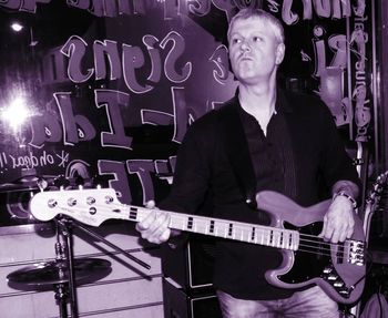 Bass Guitar and backing vocals Graham Anderson
