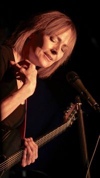 annrenée jones at the vineyard