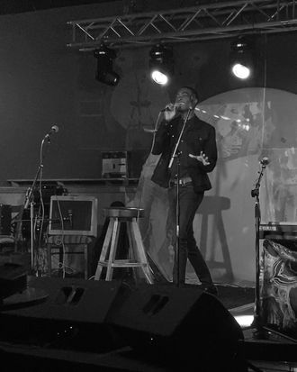 donovan lowe, live, music, artist, performing, performances, live shows, colors, vinnie's bar and grill