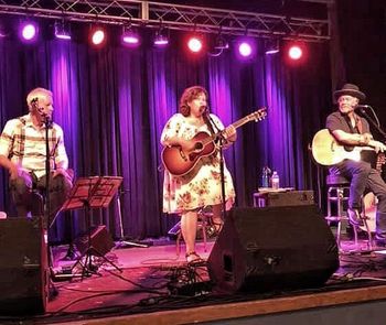 Sharing the stage with the amazing Susie Vinnick and Wyatt Easterling at Cat's Cradle, Chapel Hill.
