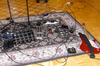 The set up (with some pedals entering/leaving the chain) when we recorded The Universe of John Lennon
