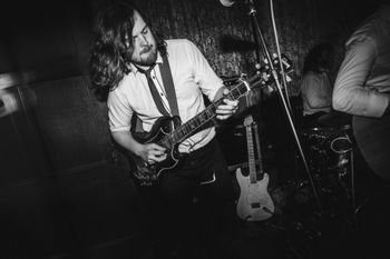 He knows all the chords
