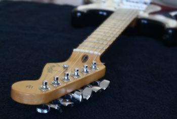 US Fender Strat with YJM Dimarzios, GOTOH tuners, KTS Titanium Bridge, Radius profile neck

