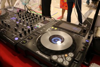 Pioneer CDJ900 NXS and DJMSRT900 Mixer
