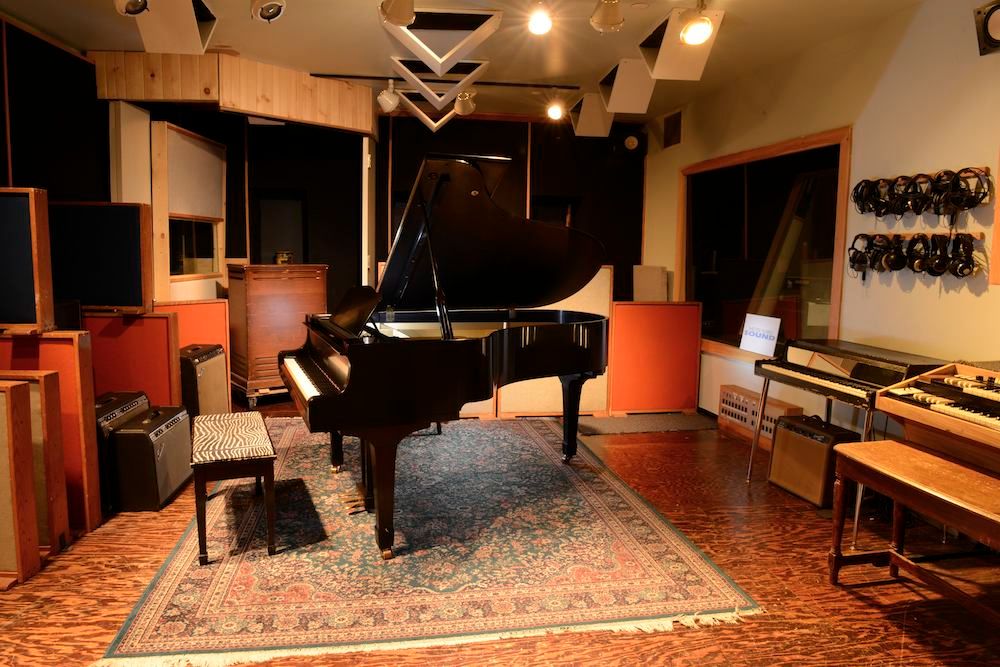 My Studio in The Flatiron Section of New York City.                                                                Click on the piano to go to the studio website.