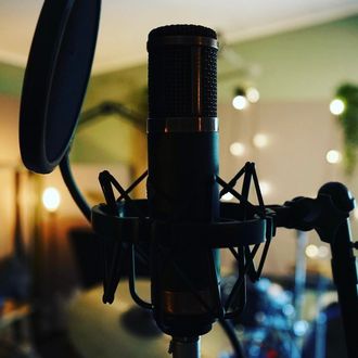 AlanaLeeMusic Instagram Recording Studio Session Microphone