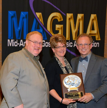 Gary poses with MAGMA LAA winners, Melanie and Mike Rueter.
