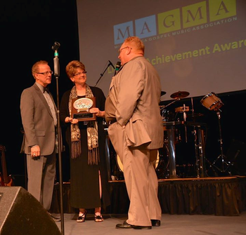 Gary presents the MAGMA LAA to Mike and Melanie Rueter.
