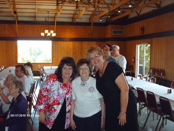 Anna, Mrs. Mike (Lois) Linkous and Debbie at Huber's Farm 09/17/10.
