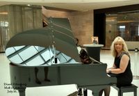 Lady Di at Mall of American - Piano