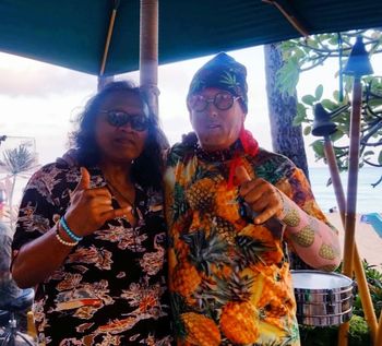 Duke's on Sunday w/Henry Kapono
