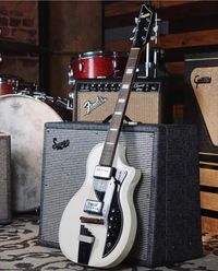 SOLD   1962 Vintage Supro Dual Tone w/OHSC + Thunderbolt