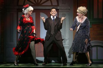 Emily Trebicki, MiG, & Su Pollard in ANNIE - New Zealand Tour (Photo: Hagen Hopkins)
