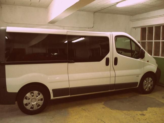 Opel Vivaro 2.5 CDTi | 9 plazas + backline
