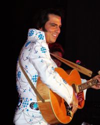 Old Settlers Days - Danny Vernon Illusion of Elvis with the Devilles and "Wally an the Beaves"!