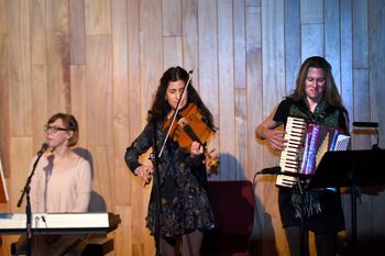 Robyn, Alicia Ultan on viola, & Maryse LaPierre on accordian
