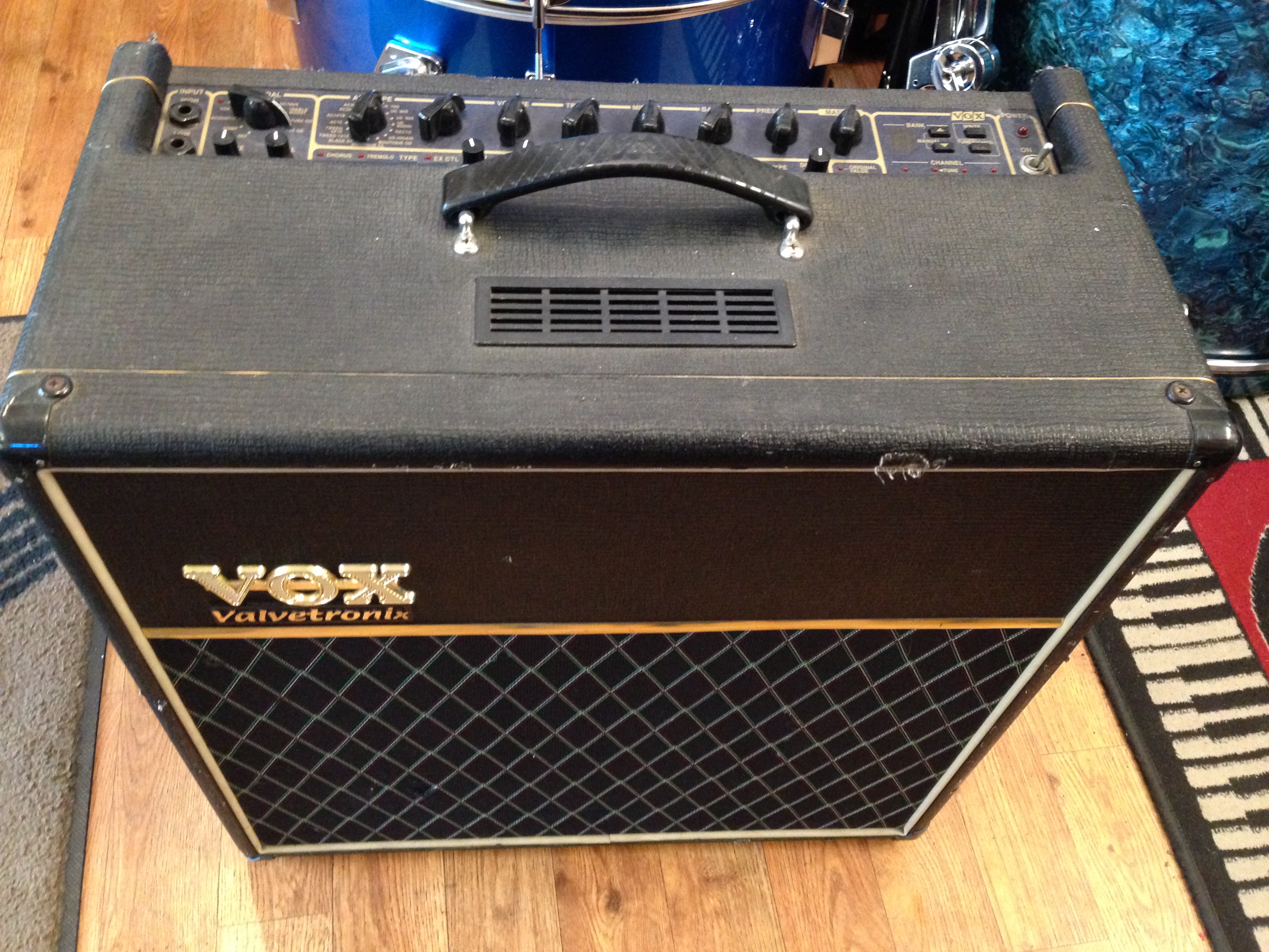 Vox Valvetronix AD60VT Guitar Amplifier 12