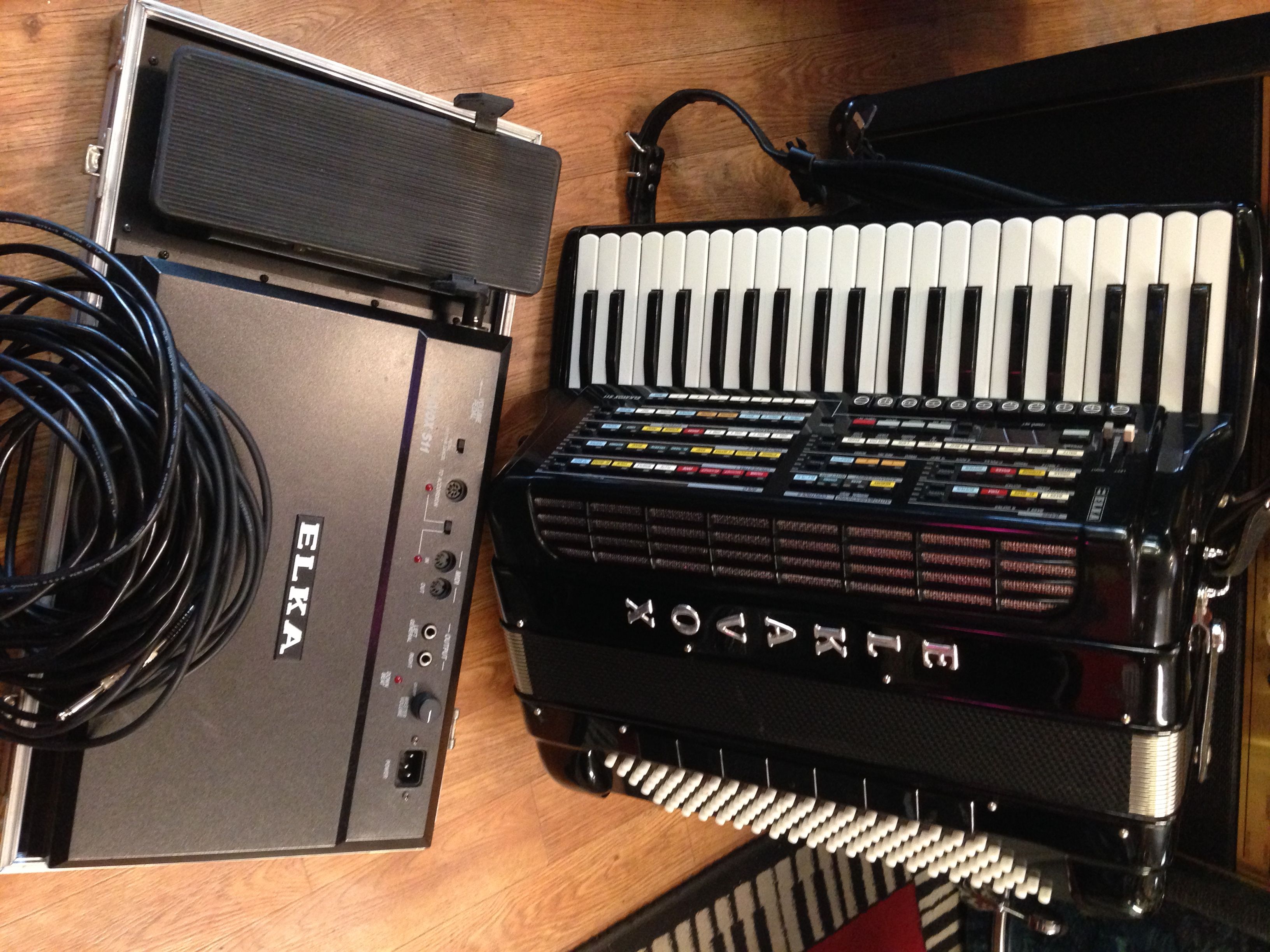 Elkavox Midi Piano Accordion With The Elkavox S11 Guitars Uk