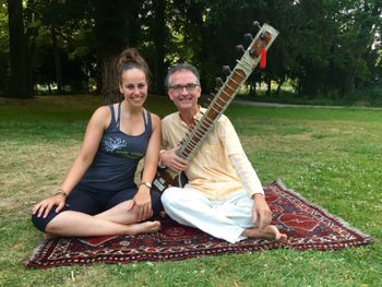 With Yolanda Ketel @ International Yoga Day Park Oog in Al
