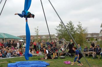 Creating an improvised music score for the Vol au Vol aerial silk artists. With Gary Diggins at Trillium Waldorf School
