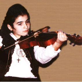 A few months after her 9th birthday, Lina came to the United States. She attended public school and barely spoke English. Her universal language was music, so she started fiddling with a violin, which was also part of the school’s curriculum.
