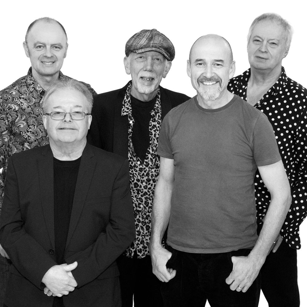 Lindisfarne the official band website