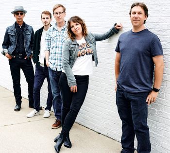 Nikki O'Neill Band. From left: Chris Stanford (bass), Teddy Myers (keyboards), Chris Corsale (guitar), Nikki O'Neill (lead vocals, guitar), Rich Lackowski (drums).
Photo by Jason Bennett.
