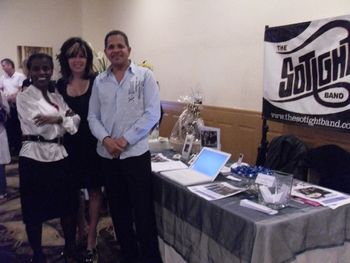 Rennee, Andra and Cliff at the Wedding Fair presenting the SoTight Band
