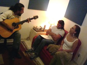 Guitarist Fernando Caneca's session @ Fernanda Froes-Pruett’s recording sessions at Estudio Cayres - São Paulo, SP, Brazil - Copyright © 2018 Double Feather Productions. All rights reserved.
