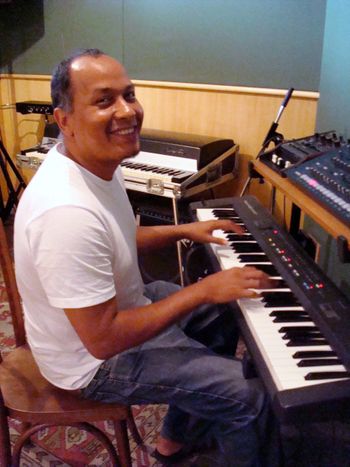 Pianist/Arranger Pepe Cisneros @ Fernanda Froes-Pruett’s recording sessions at Estudio Cayres - São Paulo, SP, Brazil - Copyright © 2018 Double Feather Productions. All rights reserved.
