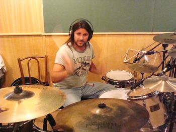 Drummer Gustavo Filipovich @ Fernanda Froes-Pruett’s recording sessions at Estudio Cayres - São Paulo, SP, Brazil - Copyright © 2018 Double Feather Productions. All rights reserved.
