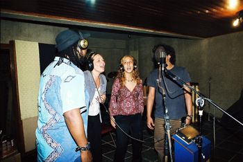 Fernanda Froes' recording sessions at Estúdio Arte, in Niterói. Photos by Vivian Fernandez. Copyright © 2017 Fernanda Froes Music. All rights reserved.
