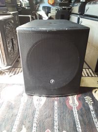 Mackie SRM 1801 powered sub
