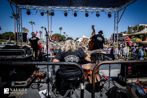 Bonneville 7 band