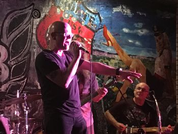 Guest singer Chuck nailed it

