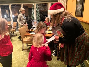 Bailey draws a crowd with Yuletide Voices
