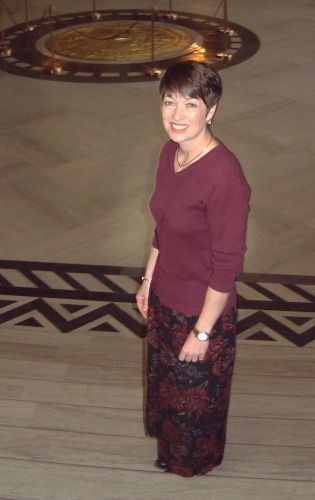 Lindy on the steps in the Capital Rotunda after singing "NO PLACE UNDER THE SUN LIKE OREGON" for the opening of the special senate session. June 17, 2002

