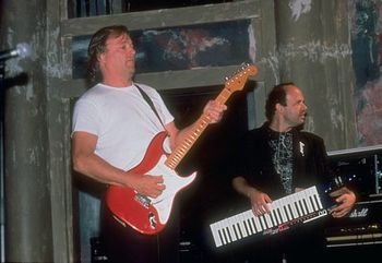 Jan onstage with David Gilmour of Pink Floyd (Photo by Ebet Roberts)

