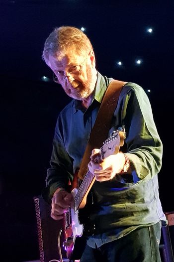 Dr Nick making his rock point clear at DogFest, Spirit of Speyside. Photo (c) Colin Hampden-White
