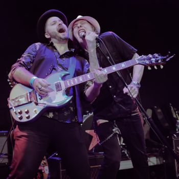 Tommy Stinson & Derek Cruz (photo by Eric Andersen)
