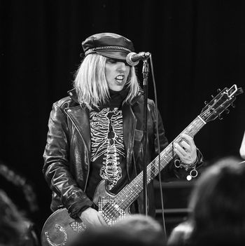 Suzi Gardner of L7 [photo by Brian Berson]
