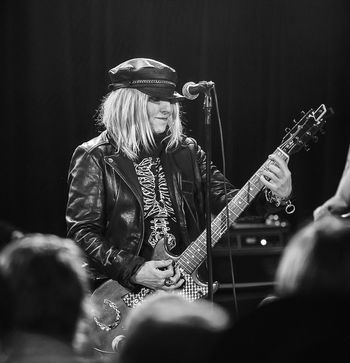 Suzi Gardner of L7 [photo by Brian Berson]
