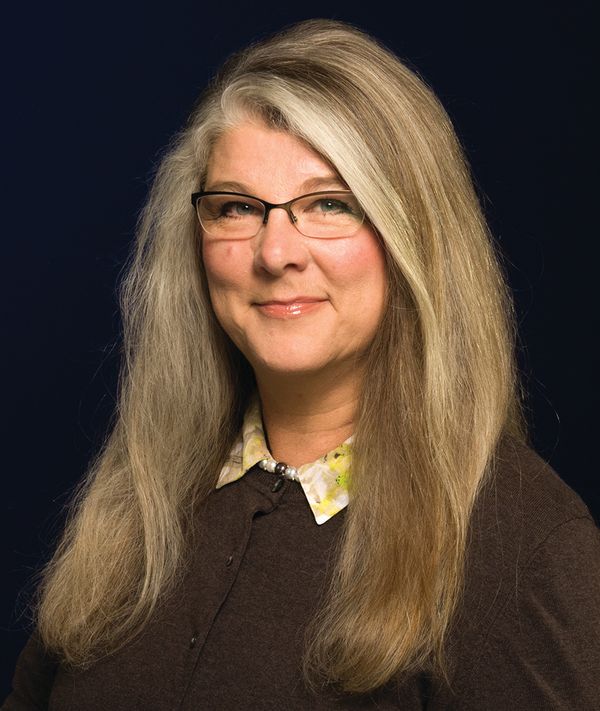 Headshot of Brenda Ellis, author of the ARTistic Pursuits art program for kids.