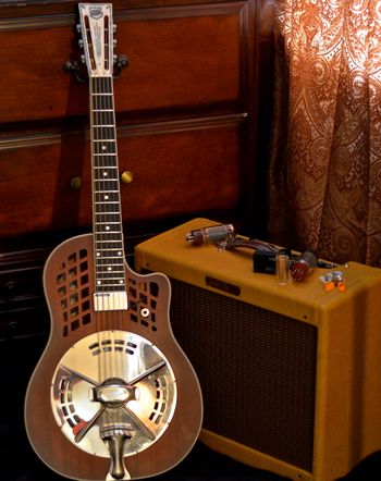 Kachina, ResoRocket Wood Body & Fender 57 tweed deluxe amp

