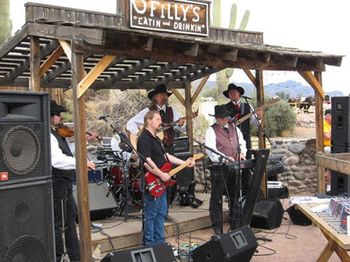 2007 - Owner, Steve Fleming, is one hell of a guitar player. He and Keith worked together
for many years in Spokane. One of the perks of playing at Filly's is jamming with
Steve
